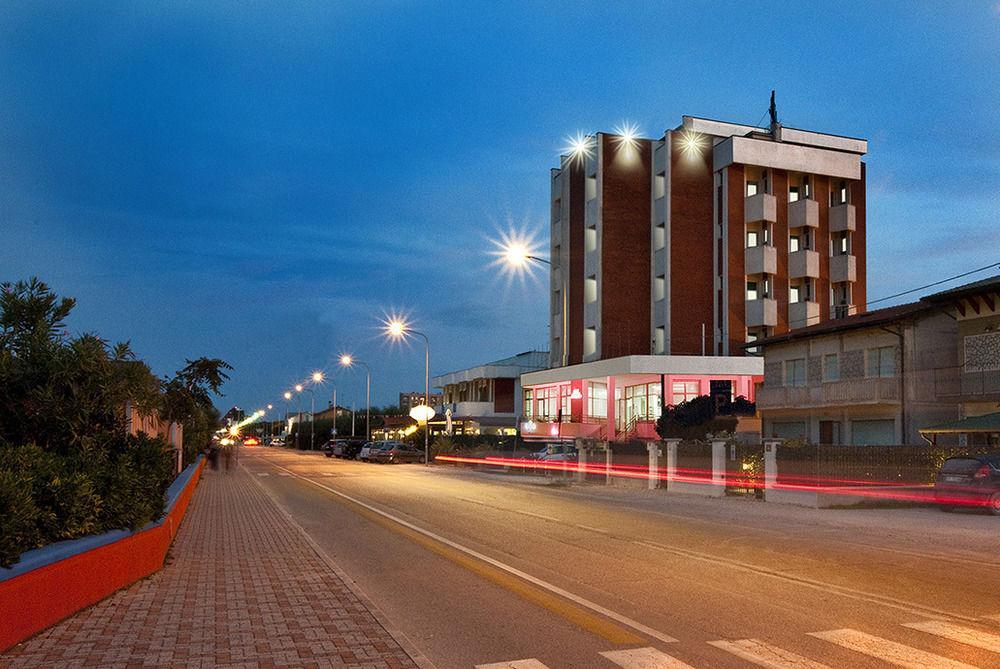 Hotel Ambassador Маротта Екстер'єр фото