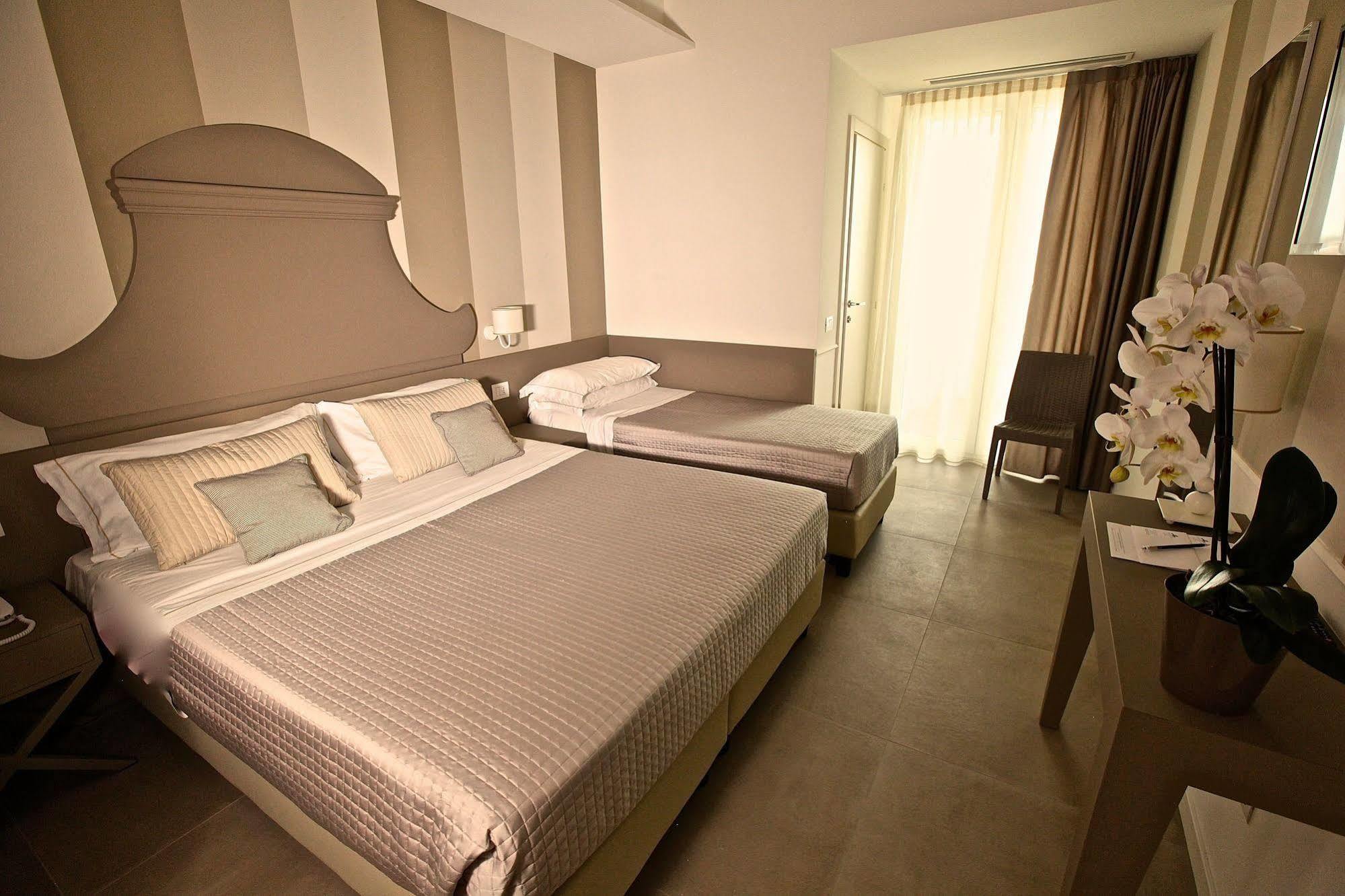 Hotel Ambassador Маротта Екстер'єр фото